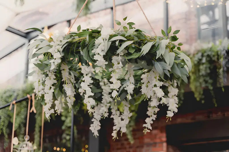 Wisteria girlang